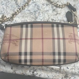 Burberry clutch